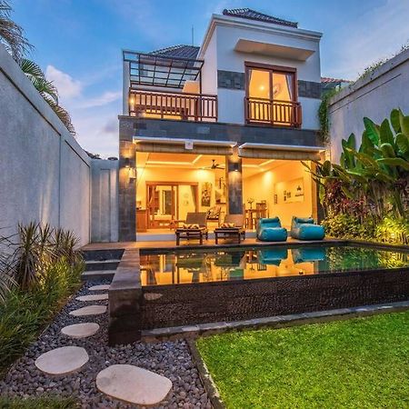 Villa Hitam Putih Legian Bali Seminyak Exterior foto