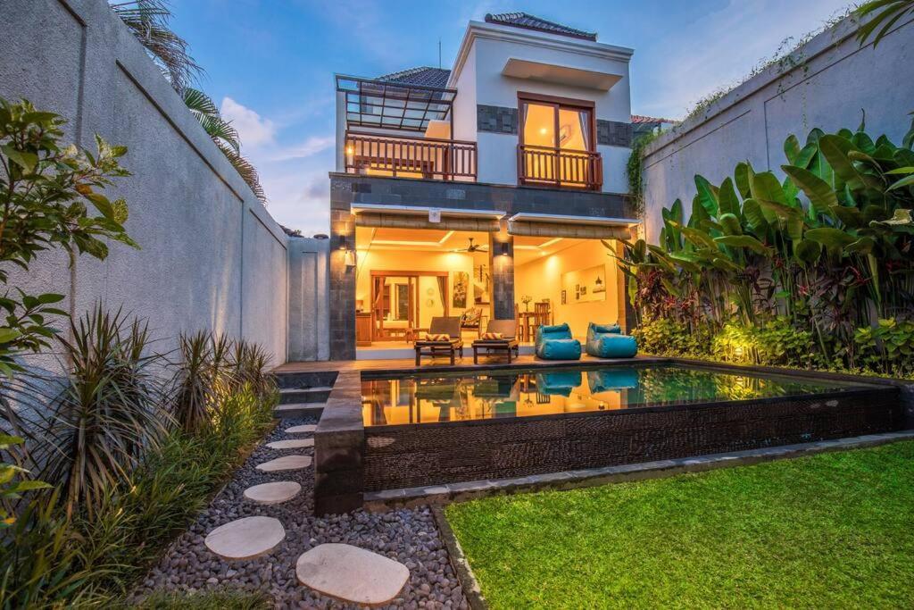 Villa Hitam Putih Legian Bali Seminyak Exterior foto